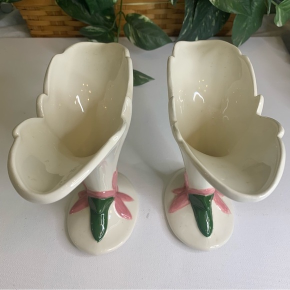 Pair Vintage Pink Flower Ceramic Fan Vases Cornucopia Style MCM 1950s White 7" - Picture 8 of 16